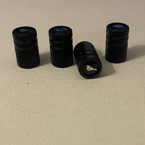 Mustang Logo valve Stem caps in Black set of 4 NWT - Picture 2 of 4